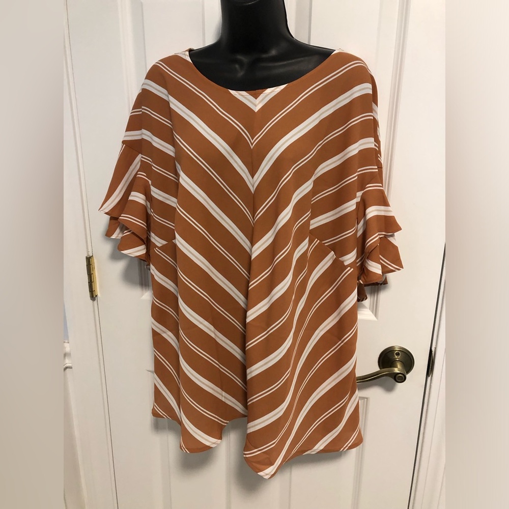 NWT Liz Claiborne 2X flutter sleeve blouse. Sierra brown stripe. Front darts